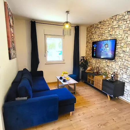 Blue Stone-with Parking, Terrace And Bbq