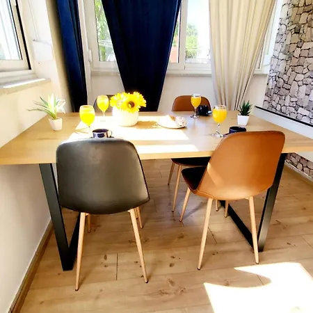 Lejlighed Blue Stone-with Parking, Terrace And Bbq