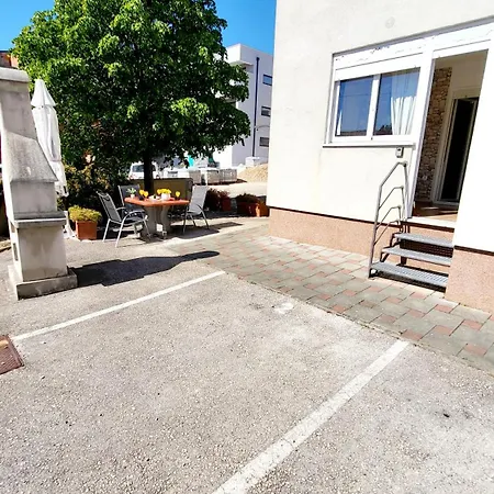 Blue Stone-with Parking, Terrace And Bbq Lejlighed *