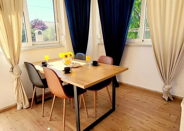 Blue Stone-with Parking, Terrace And Bbq *